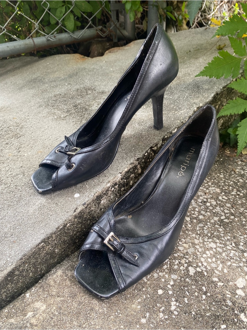Maripe Black Peep-Toe Leather Heels - Picture 2 of 13